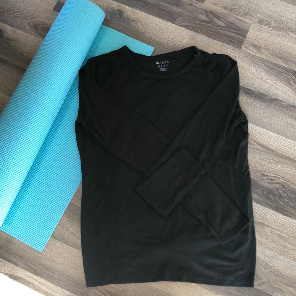 Askya Long-Sleeved Slit-Back Yoga Shirt 🧘🏽‍♀️